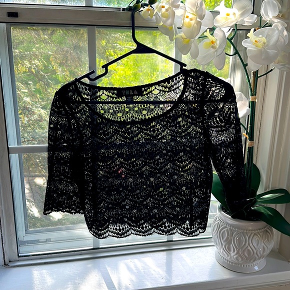 Lace cropped top - Picture 1 of 3